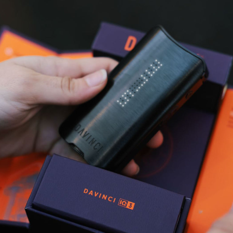 Davinci IQ3 Vaporizer Größe in der Hand