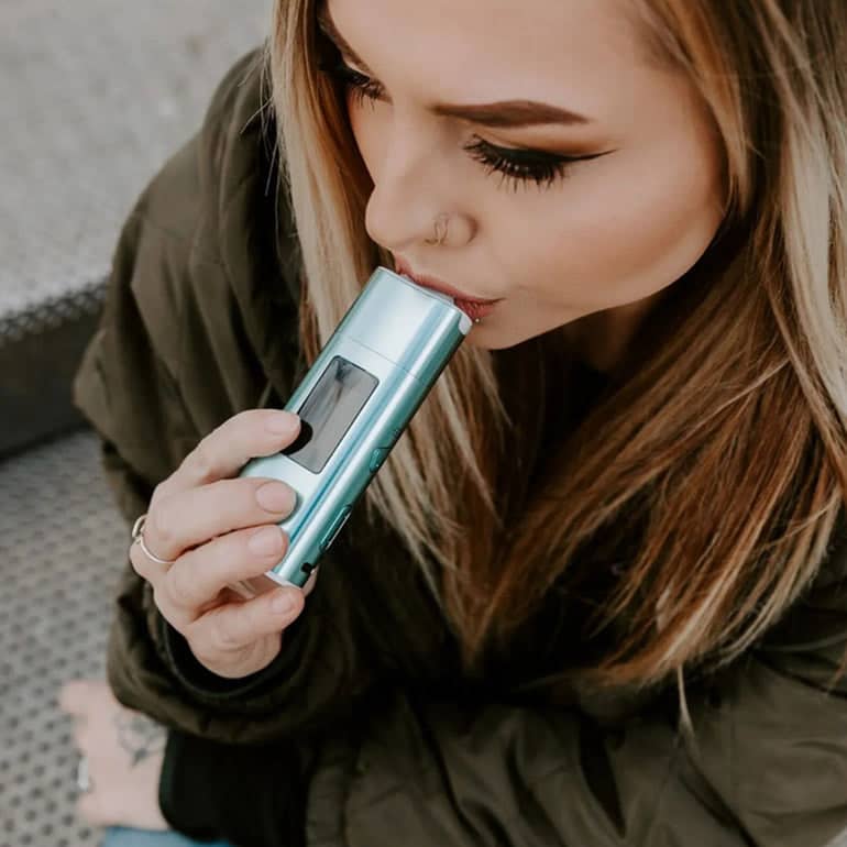 XLUX Roffu Vaporizer Größe in der Hand