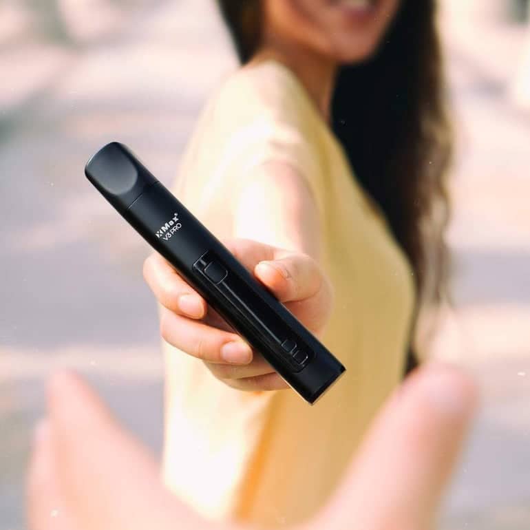 Xmax V3 Pro in der Hand