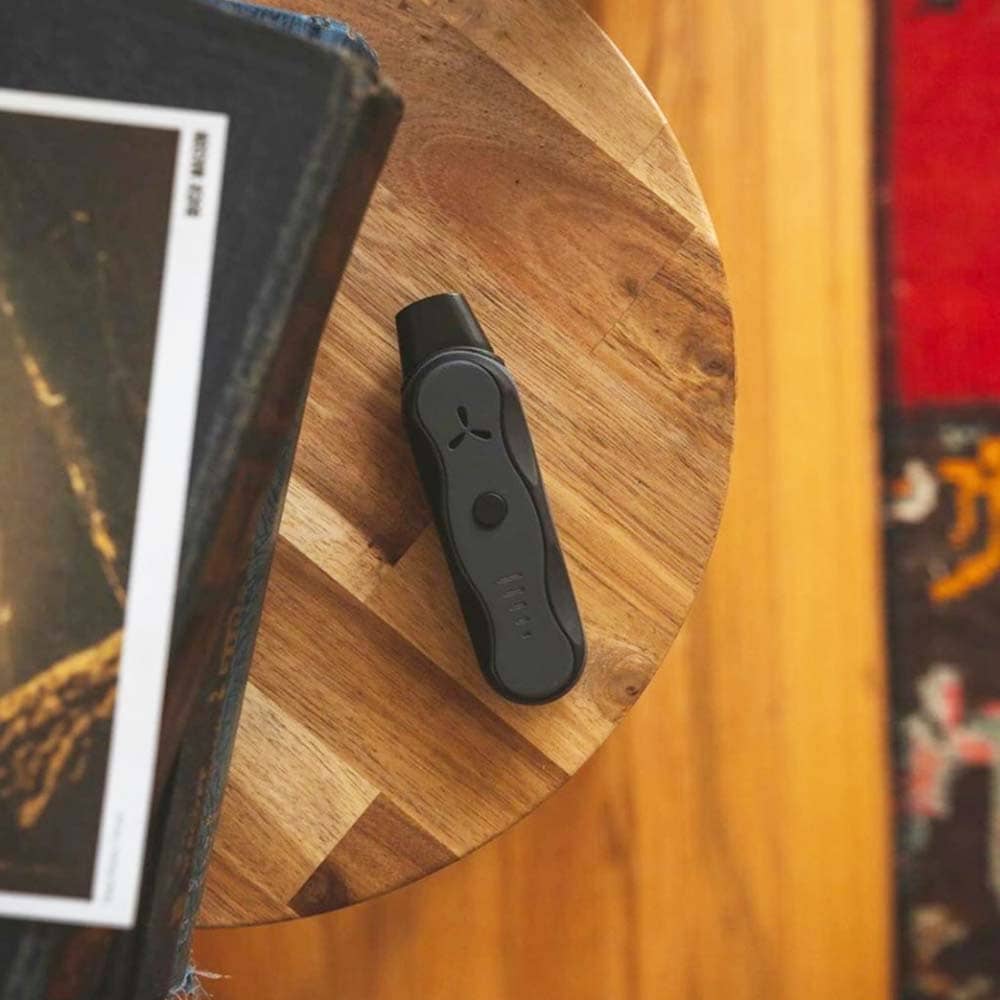 Airvape X Go Vaporizer auf dem Tisch