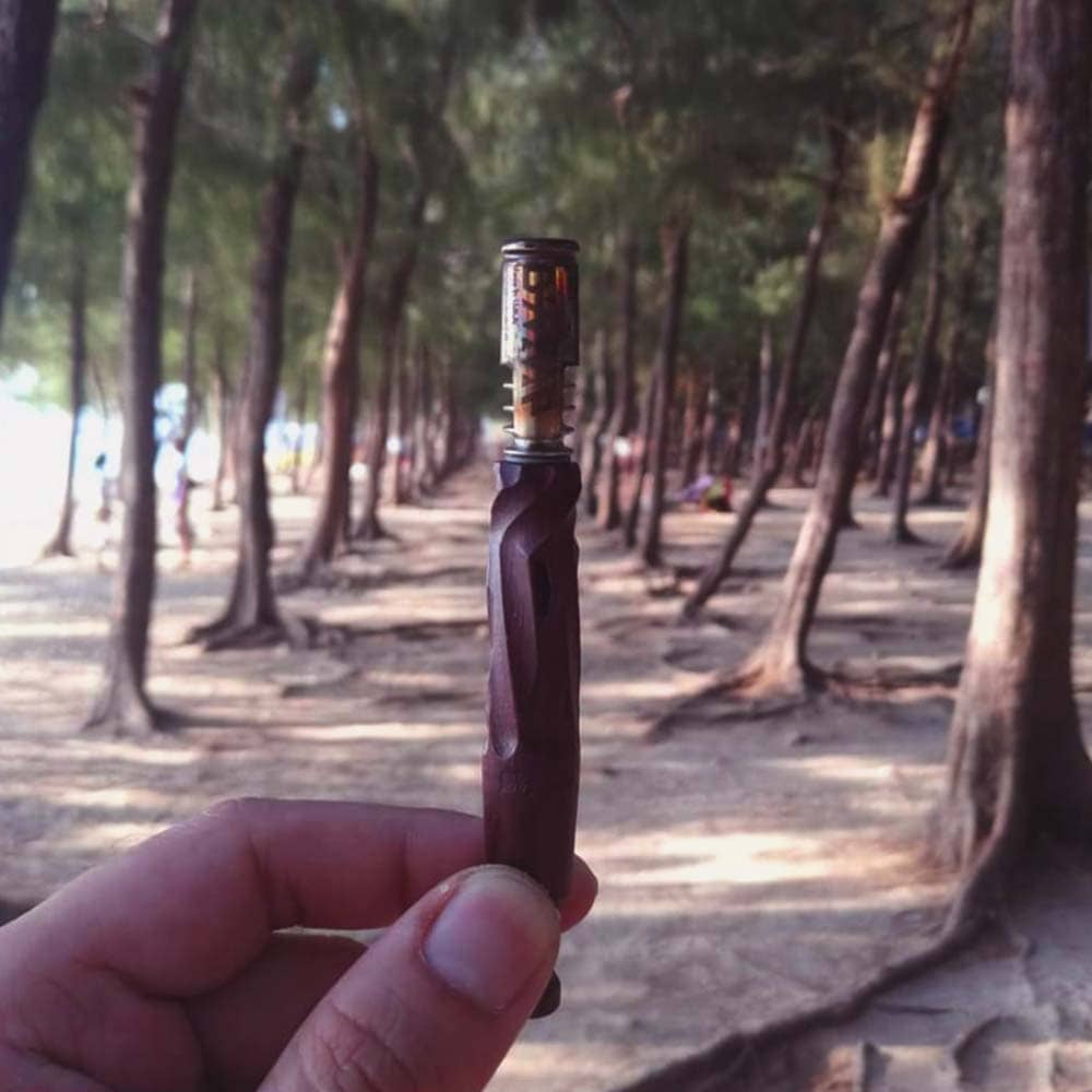 Dynavap HydraVonG Dunkles Holz Größe in der Hand