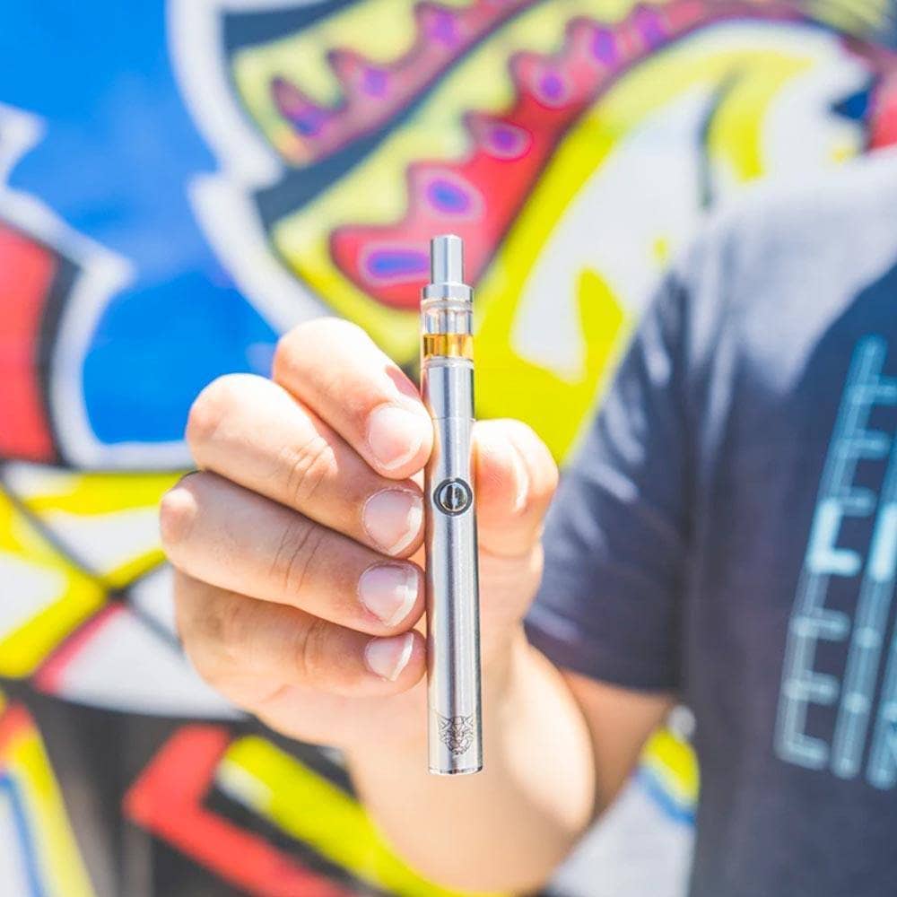 Linx Hermes 3 Öl-Pen-Vaporizer Größe in der Hand