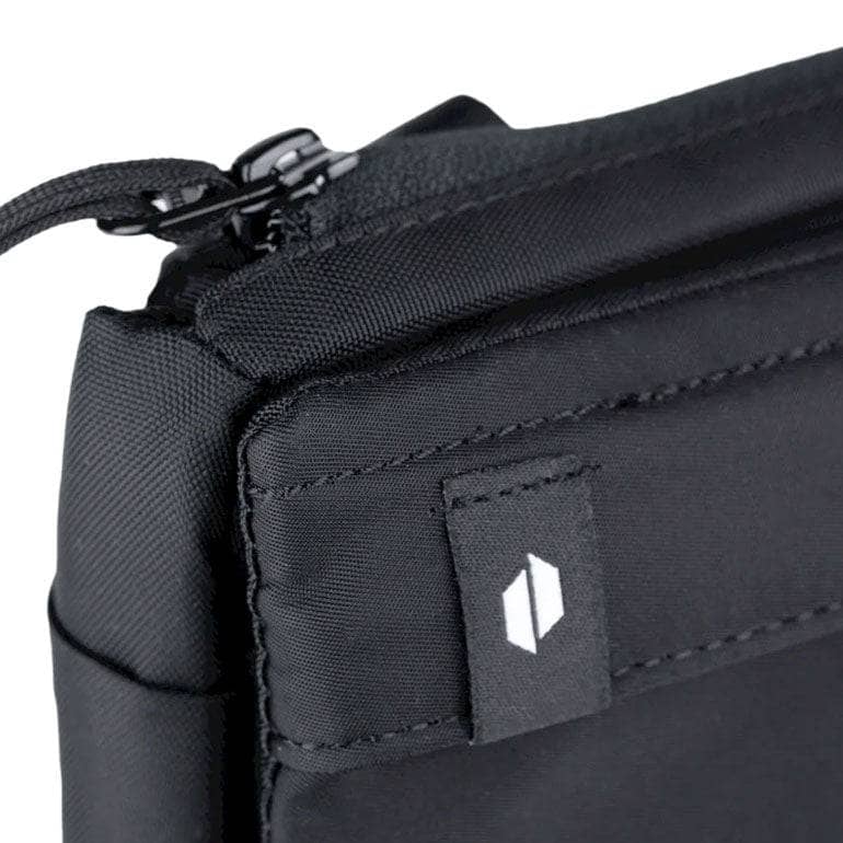 Detail des Logos der Proxy-Reisetasche